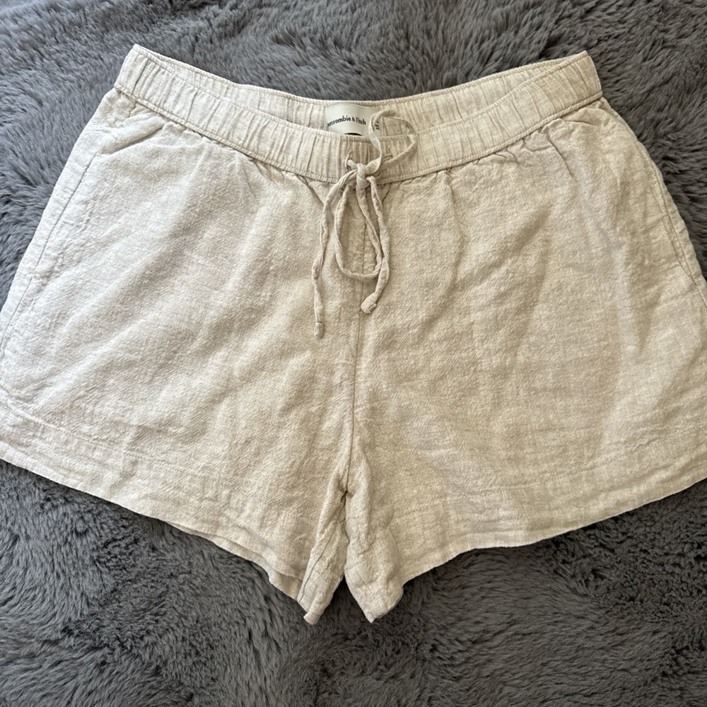 Abercrombie & Fitch High Waist Linen Shorts in Cream